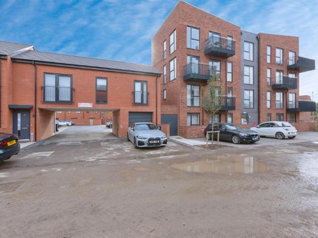 Flat for sale in Black Friars, Old Wharf