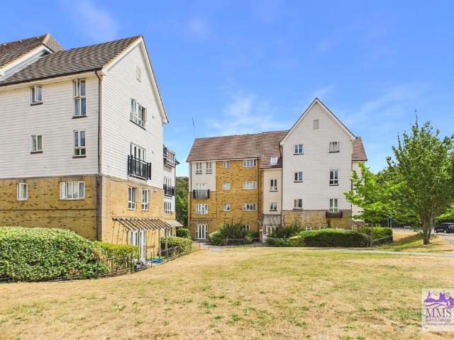 Flat for sale in Hamerton, Kent