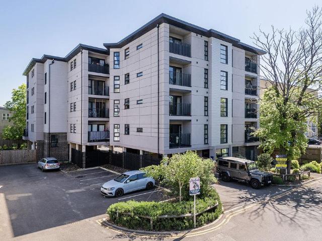 Flat for sale in Sandown Park, Kent