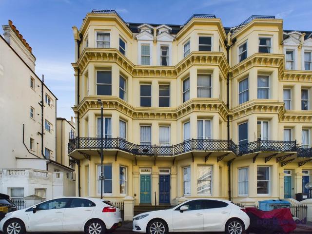 Flat for sale in Roselands, Eastbourne