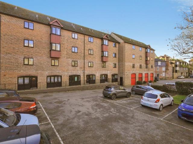 Flat for sale in Uckfield, Cross In Hand