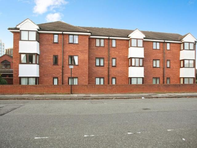 Flat for sale in Cheylesmore, West Midlands