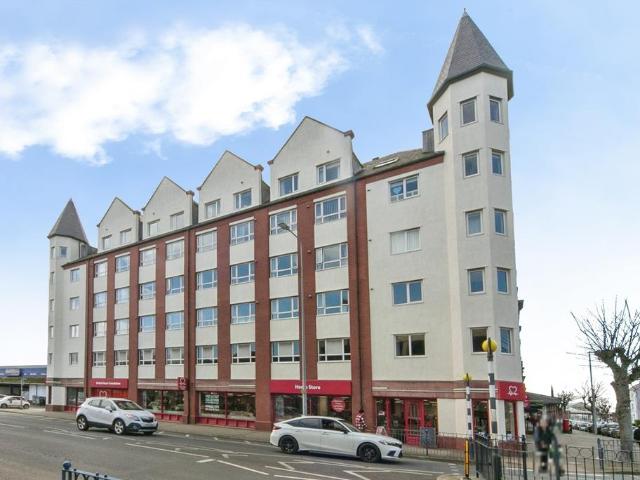 Flat for sale in Llandudno, Wales