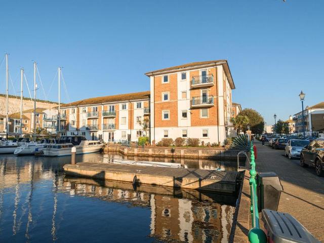 Flat for sale in Roedean