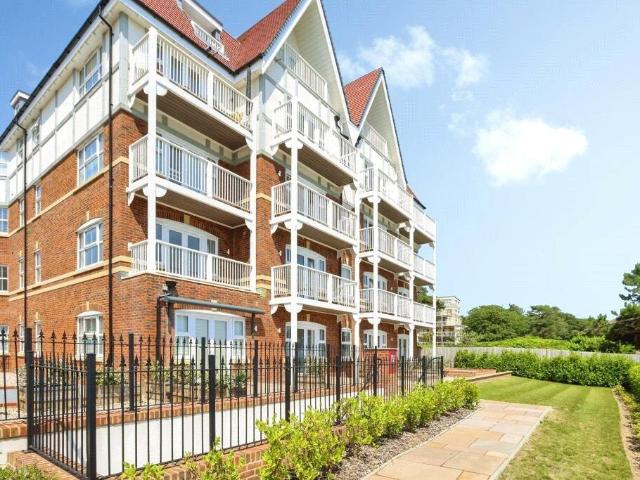 Flat for sale in West Cliff, Bournemouth
