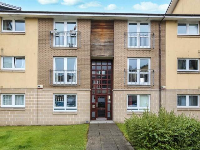 Flat for sale in Dennistoun, Scotland