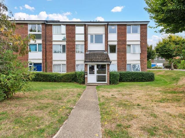 Flat for sale in King's Walden, Hertfordshire