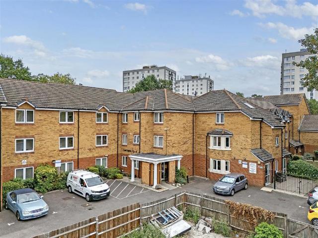 Flat for sale in Greater London