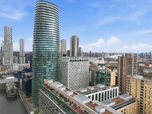 Flat for sale in Isle Of Dogs, Isle Of Man