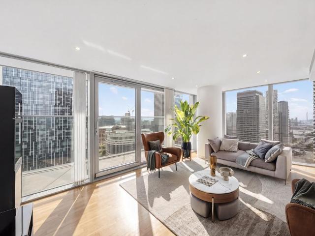 Flat for sale in Canary Wharf, Greater London