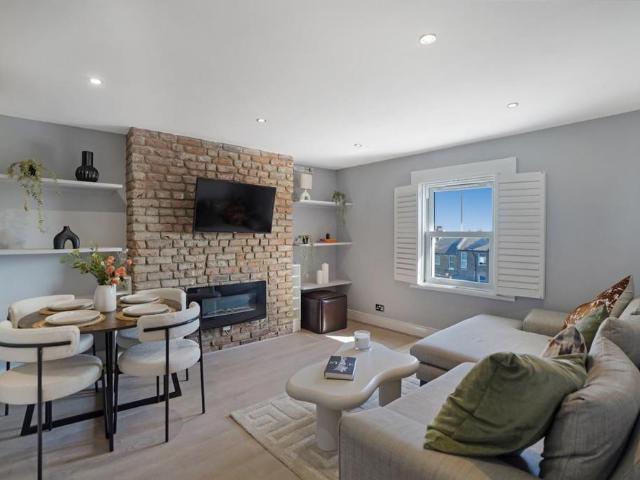 Flat for sale in East Dulwich, Greater London