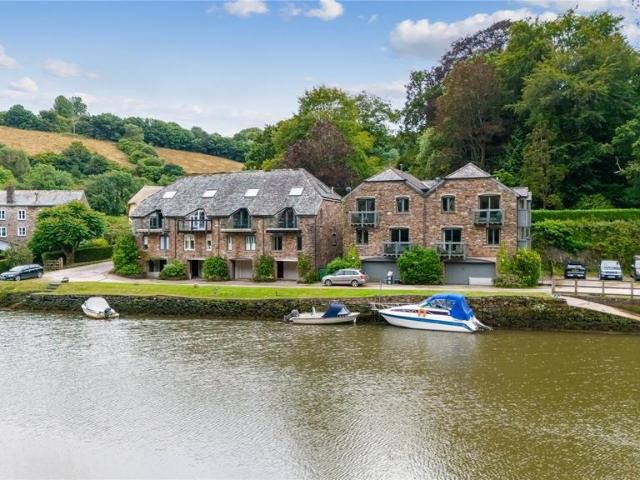 Flat for sale in Strode, Devon