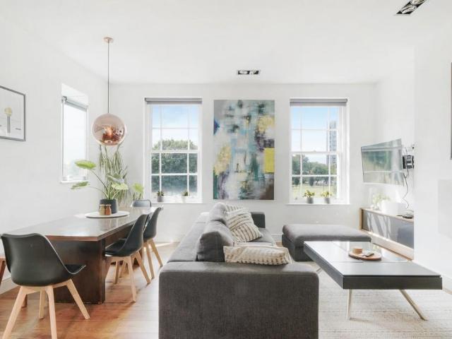 Flat for sale in Hoxton, De Beauvoir Town