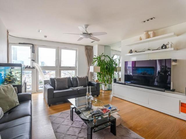 Flat for sale in Blackwall, Greater London