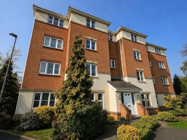 Flat for sale in Ashton-under-Lyne, Tameside