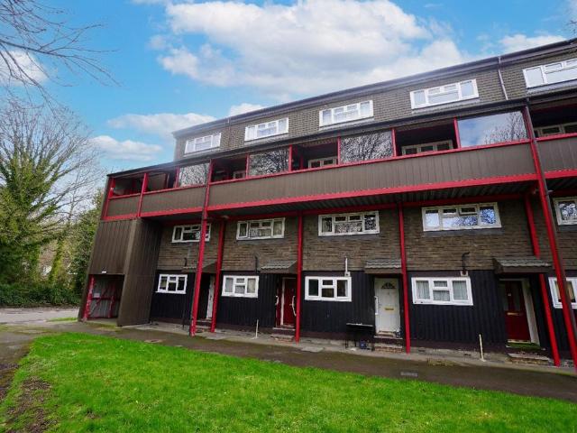 Flat for sale in Wooburn, Loudwater