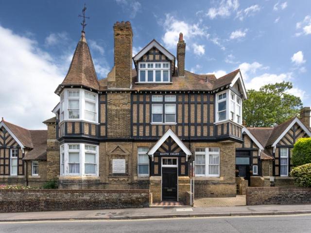 Flat for sale in Cliftonville West, Acol