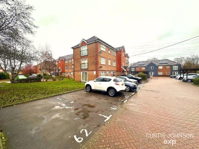Flat for sale in Grays, Essex