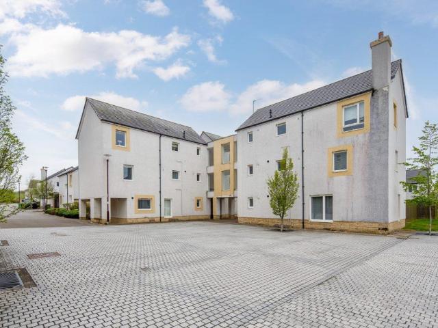 Flat for sale in Eaglesham, Scotland