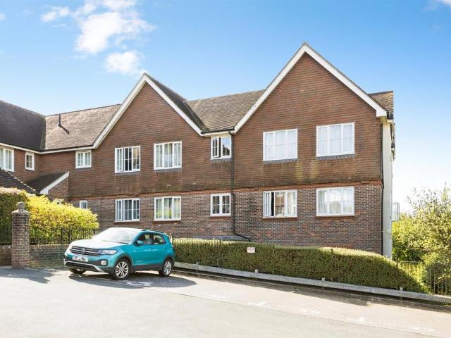 Flat for sale in Perryfields, West Sussex