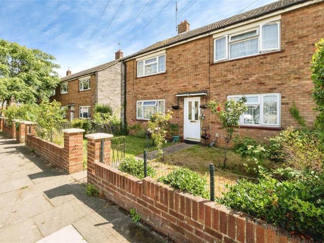 Flat for sale in Aveley, Essex