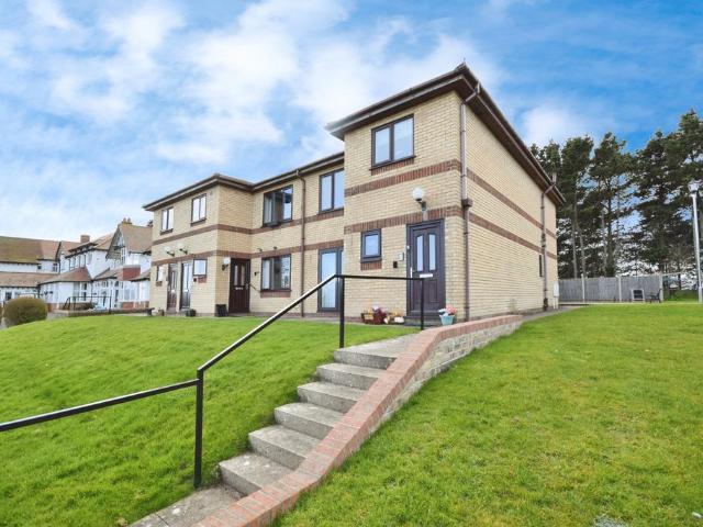 Flat for sale in Seacroft, Belleau