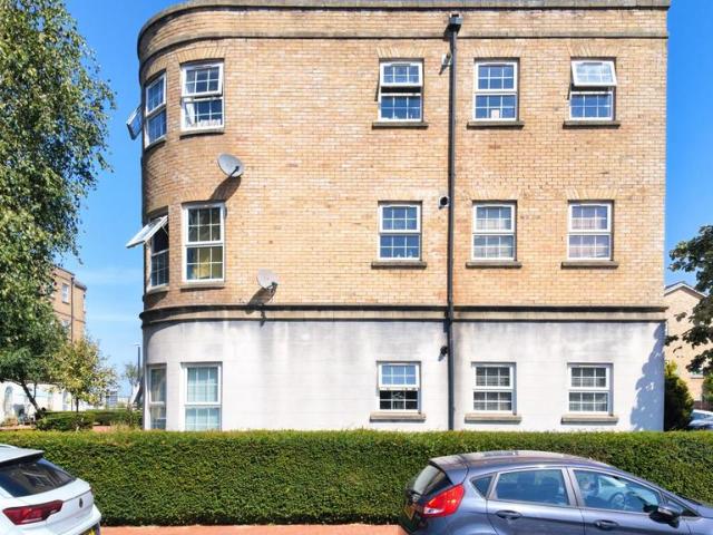 Flat for sale in Penarth Marina, Penarth