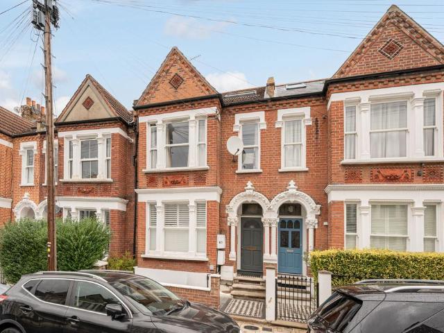 Flat for sale in Streatham, Greater London
