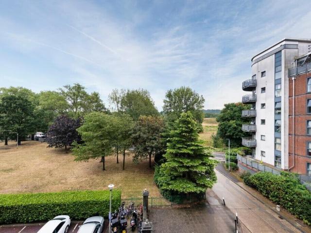 Flat for sale in Charlton, Greater London
