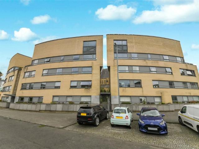 Flat for sale in Hutchesontown, Gorbals
