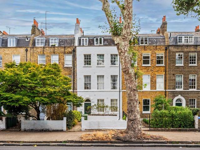 Flat for sale in London Borough of Southwark, Greater London