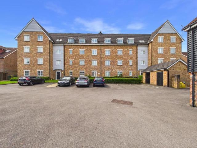 Flat for sale in Priest Down, Hampshire