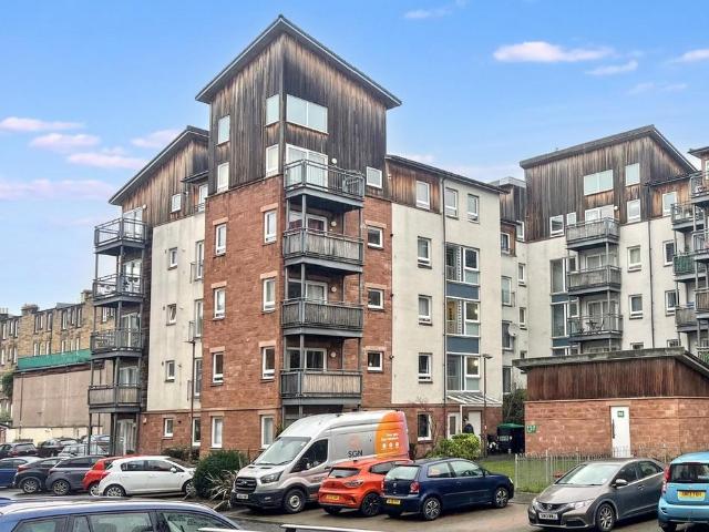 Flat for sale in Hillside, Leith