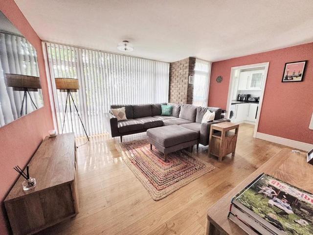 Flat for sale in Sandfield Park, Calderstones