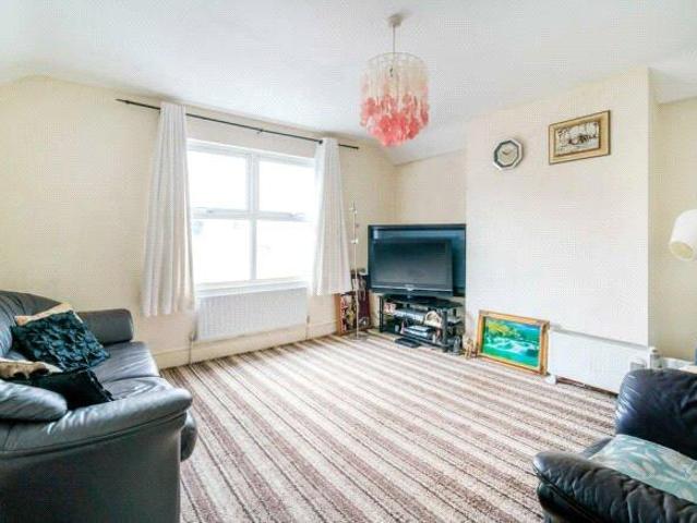 Flat for sale in Hillview, Surrey
