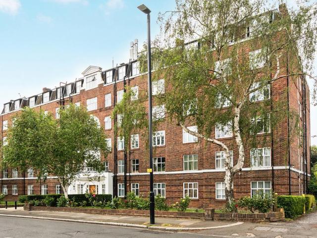 Flat for sale in London Borough of Hounslow, Strand