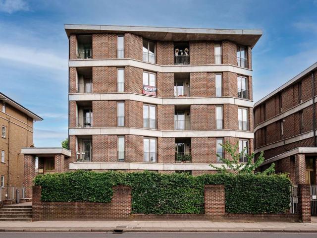 Flat for sale in Stoke Newington, Greater London