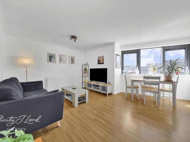 Flat for sale in Clapton, Lower Clapton