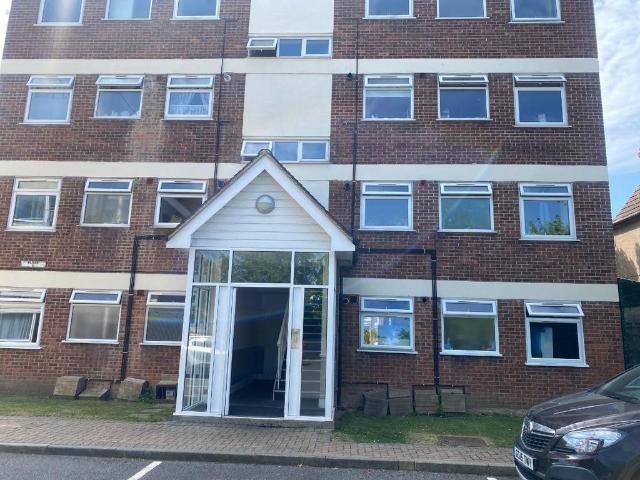 Flat for sale in Streatham, Greater London