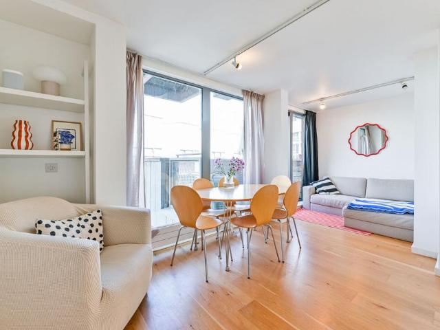 Flat for sale in Highbury, Greater London