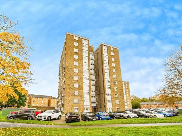 Flat for sale in London Borough of Ealing, Perivale
