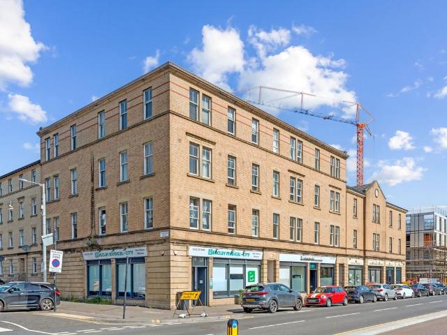 Flat for sale in Woodside, Scotland