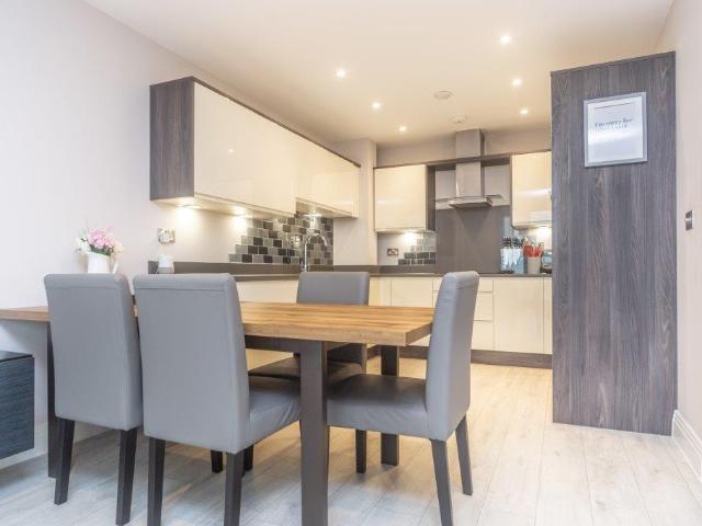 Flat for sale in Fleet, Hart
