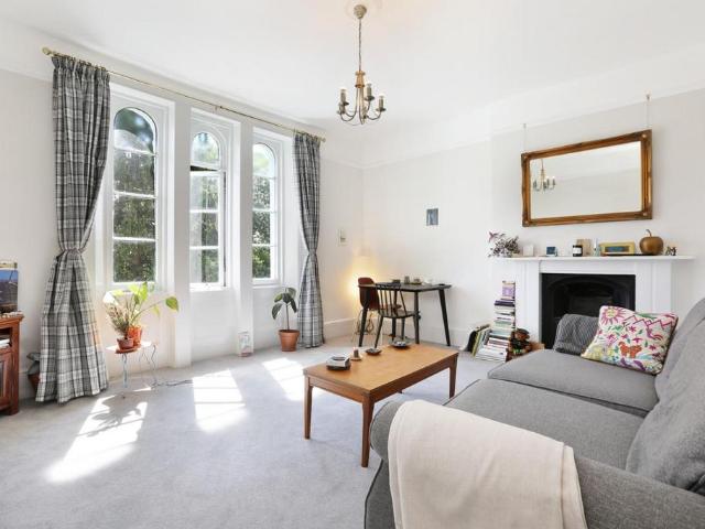 Flat for sale in London Borough of Lewisham, Forest Hill