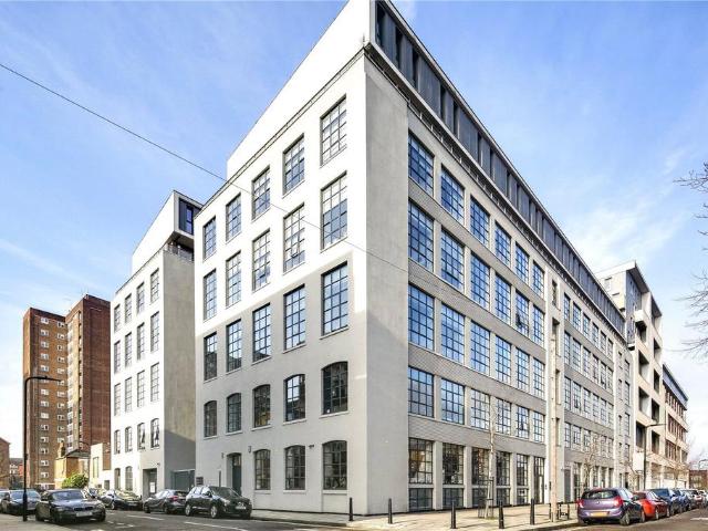 Flat for sale in South Hackney, Greater London