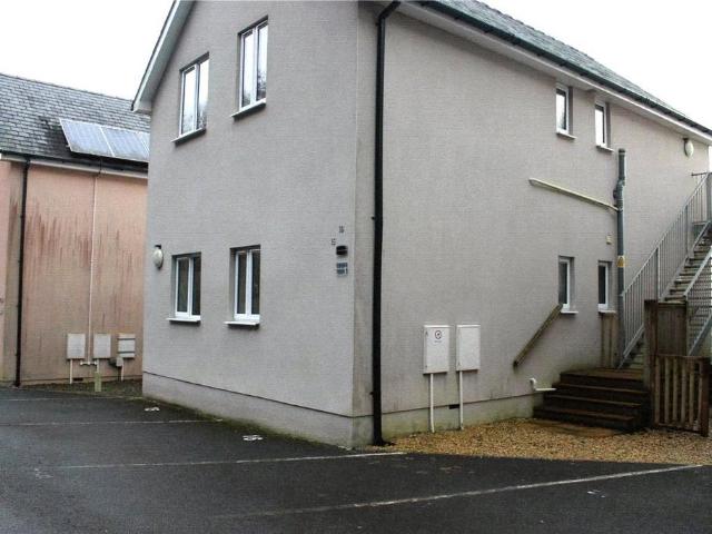 Flat for sale in Pendine, Wales