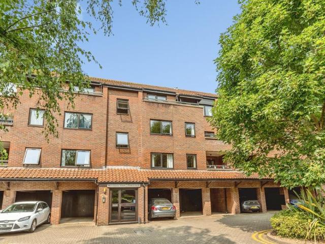 Flat for sale in Hotwells, Feckenham