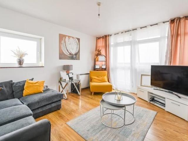 Flat for sale in North Woolwich, Greater London