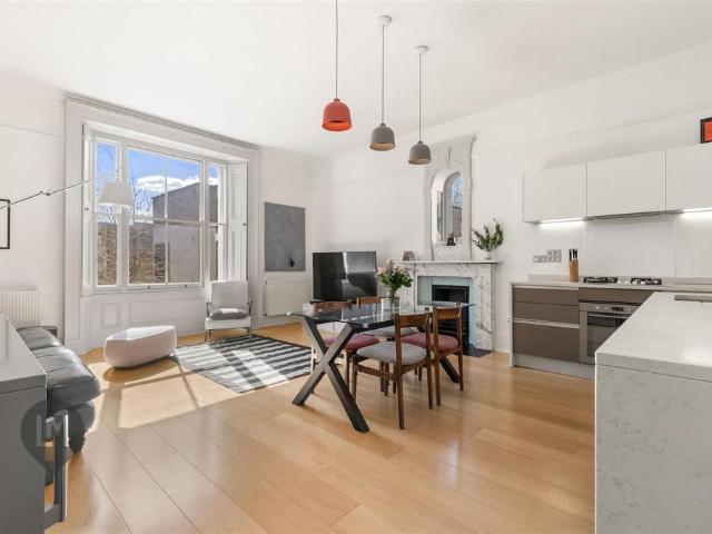 Flat for sale in Putney, Greater London