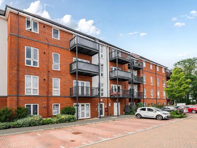 Flat for sale in Row Town, Surrey